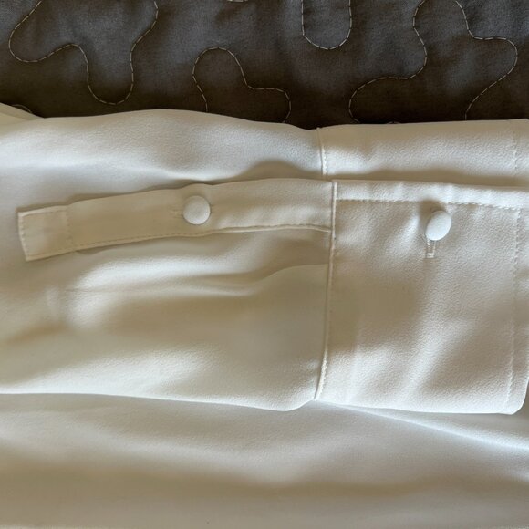 White House Black Market Womens V-neck Studded Pintuck Blouse Size 10 NWOT - Picture 4 of 11